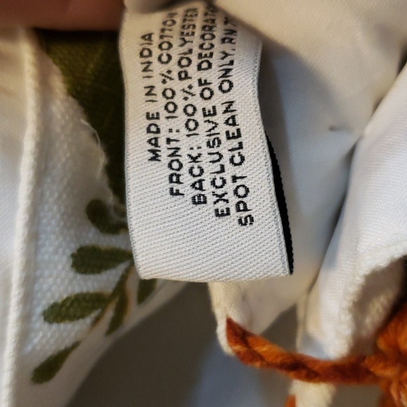 Nicole Miller Home NWT 72 x 16 Beaded Pumpkins Tasseled Corners Table Runner - Picture 7 of 8